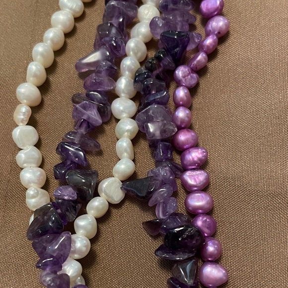 Elegant Purple and White Beaded Necklace - Picture 2 of 2